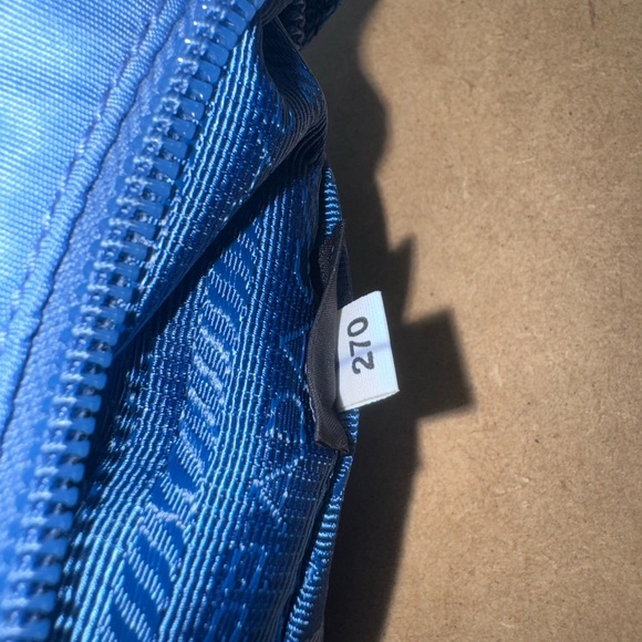 Prada Re-Edition 2000 Blue. Great condition - Picture 9 of 9